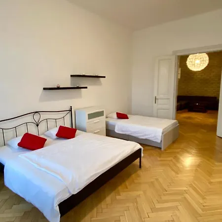 Apartman V Historickom Centre * براتسيلافا